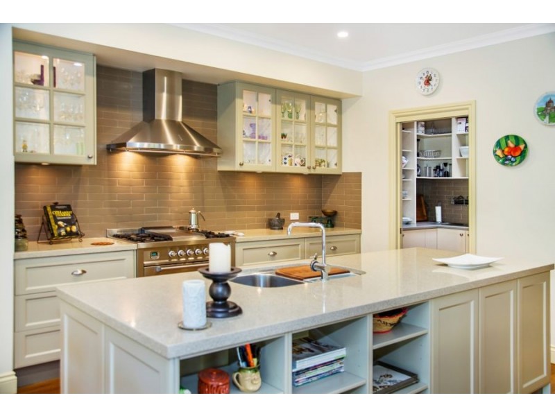 2 Nancy May Ct, Daisy Hill QLD 4127