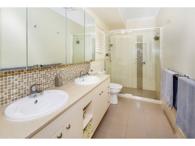 2 Nancy May Ct, Daisy Hill QLD 4127