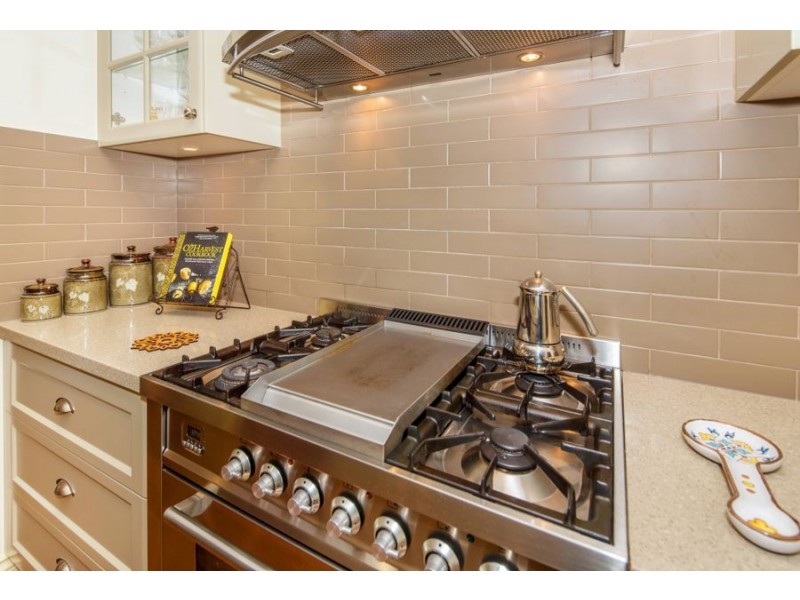 2 Nancy May Ct, Daisy Hill QLD 4127