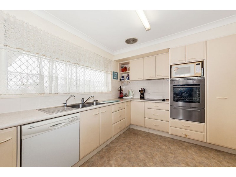 4 Colington Street, Mansfield QLD 4122