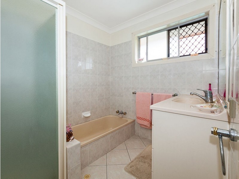 4 Colington Street, Mansfield QLD 4122