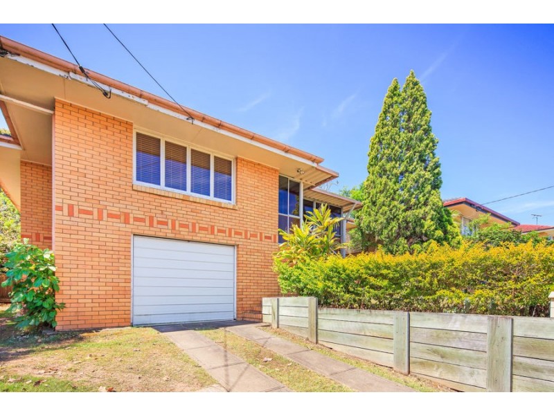 218 Broadwater Road, Mansfield QLD 4122