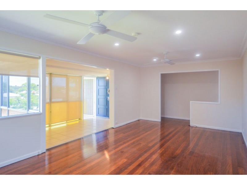 218 Broadwater Road, Mansfield QLD 4122