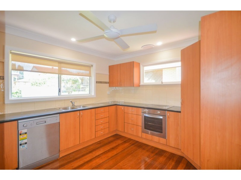 218 Broadwater Road, Mansfield QLD 4122