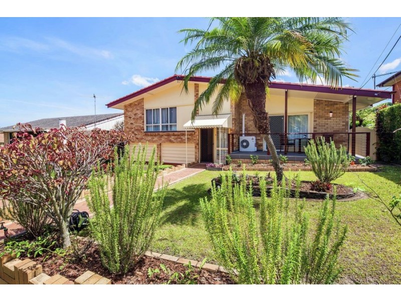 8 Dirkala Street, Mansfield QLD 4122