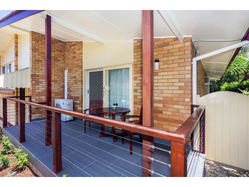 8 Dirkala Street, Mansfield QLD 4122