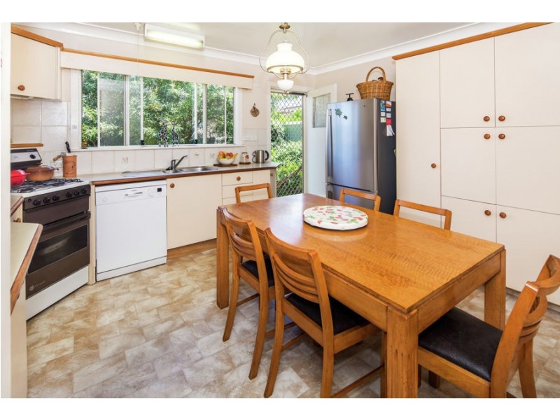 8 Dirkala Street, Mansfield QLD 4122