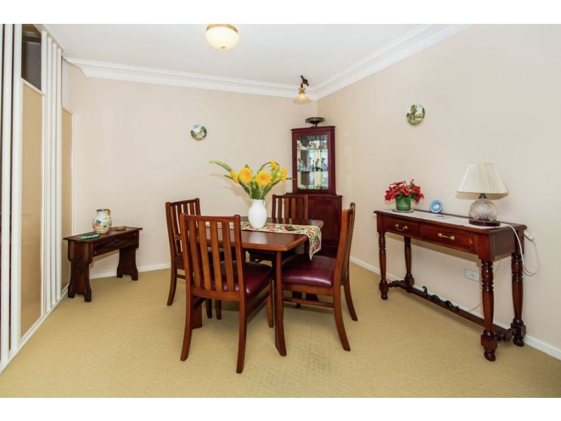 8 Dirkala Street, Mansfield QLD 4122