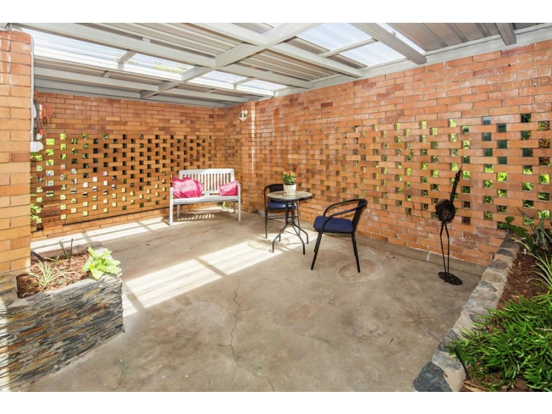 8 Dirkala Street, Mansfield QLD 4122