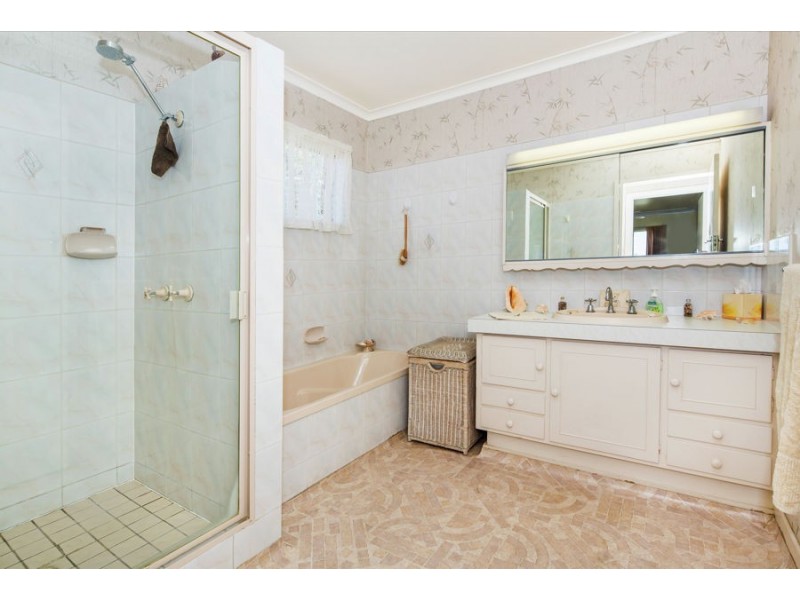 8 Dirkala Street, Mansfield QLD 4122