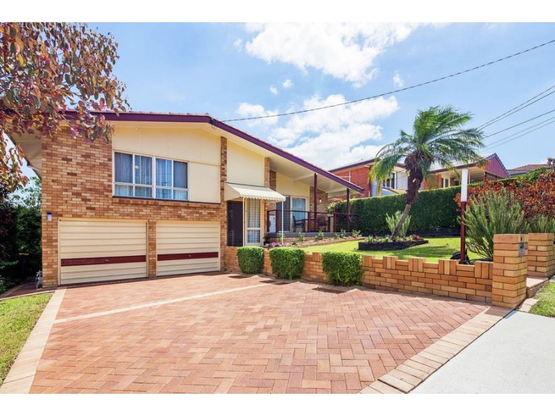 8 Dirkala Street, Mansfield QLD 4122