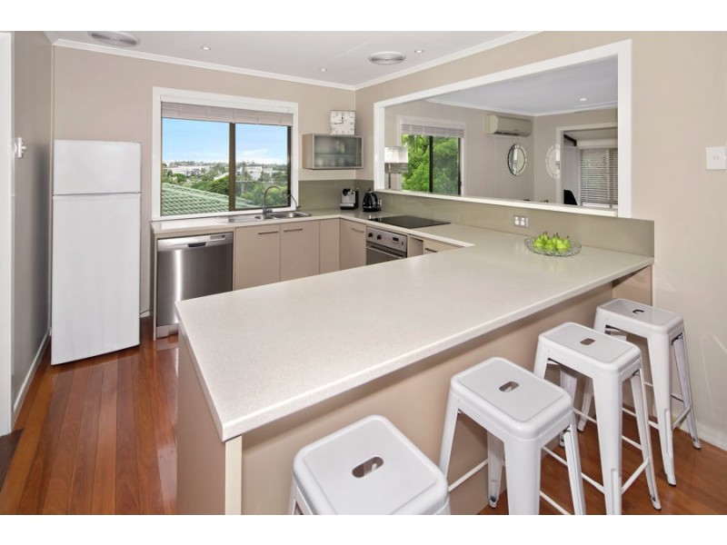 26 Pareena Crescent, Mansfield QLD 4122