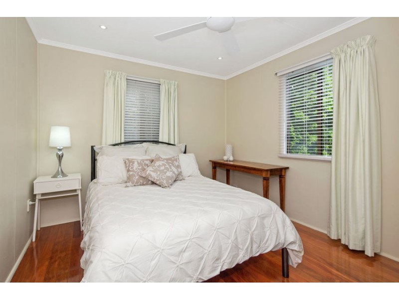 26 Pareena Crescent, Mansfield QLD 4122