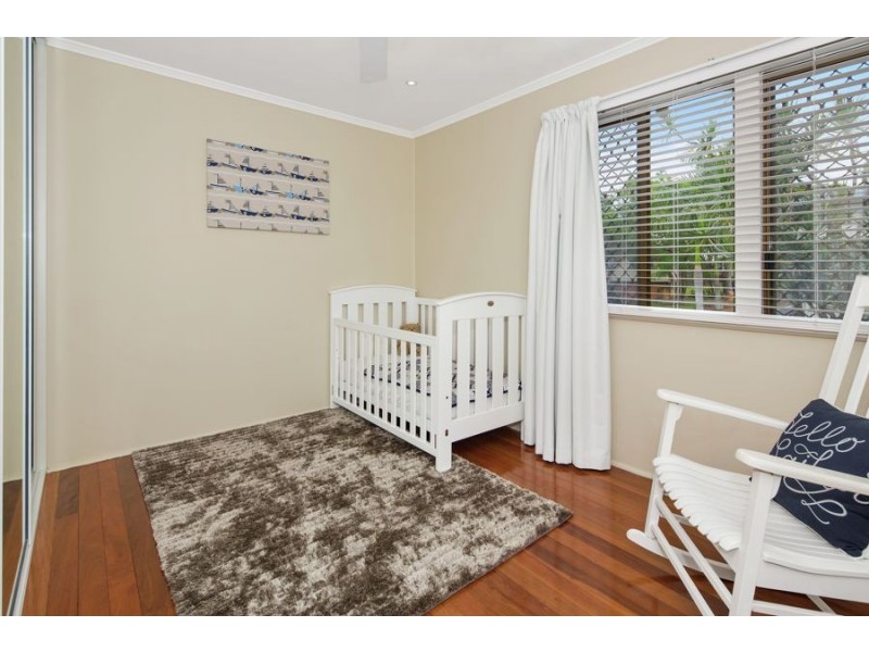 26 Pareena Crescent, Mansfield QLD 4122