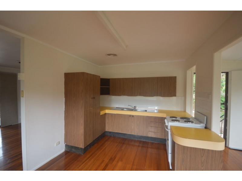 32 Pareena Crescent, Mansfield QLD 4122