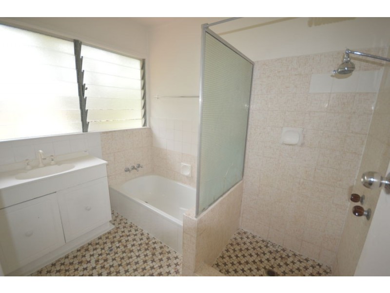 32 Pareena Crescent, Mansfield QLD 4122