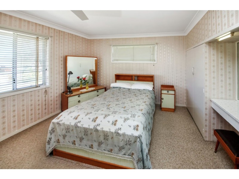 214 Broadwater Road, Mansfield QLD 4122