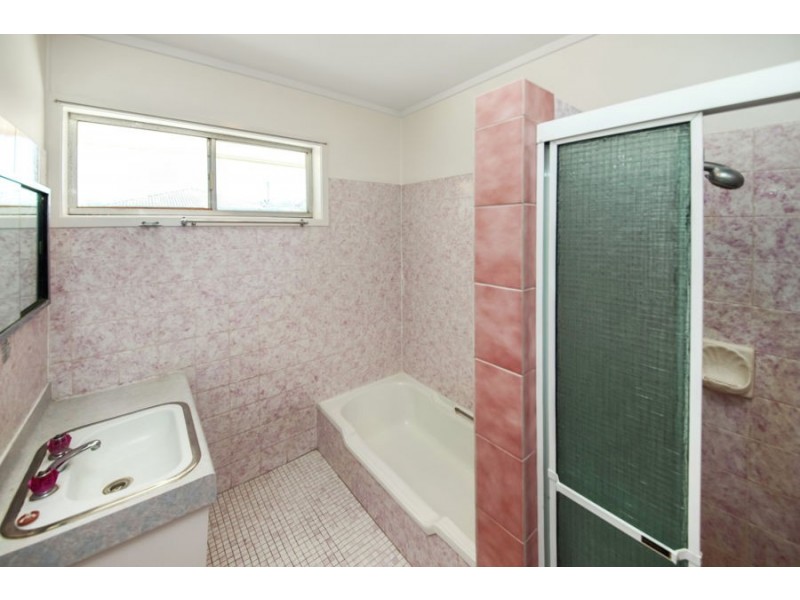 214 Broadwater Road, Mansfield QLD 4122