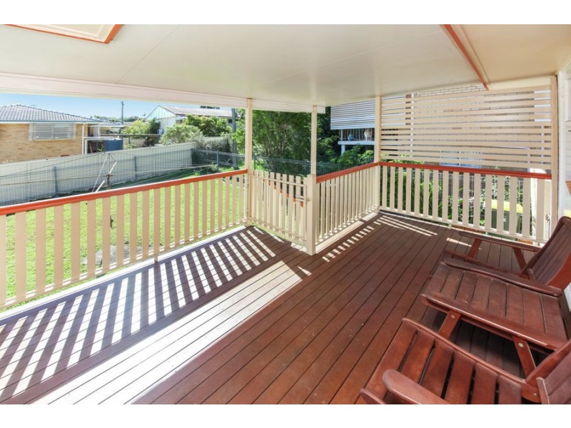 214 Broadwater Road, Mansfield QLD 4122