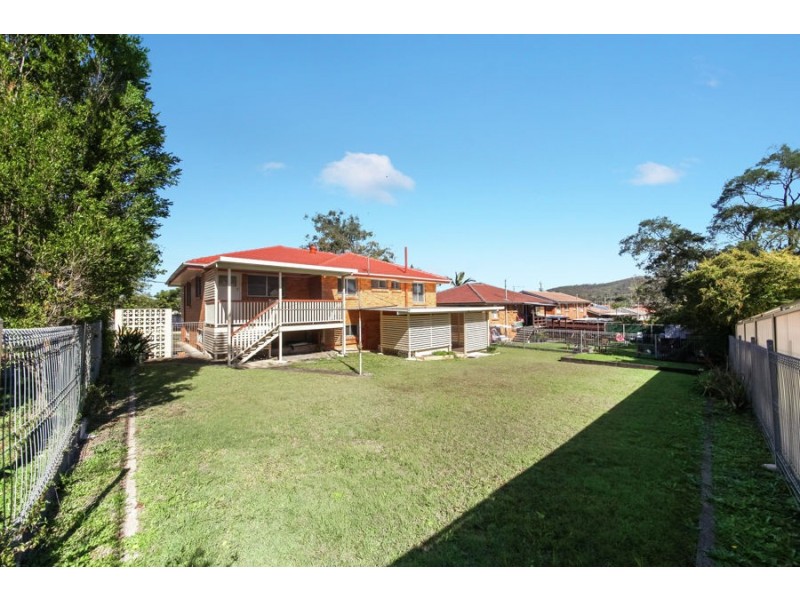 214 Broadwater Road, Mansfield QLD 4122
