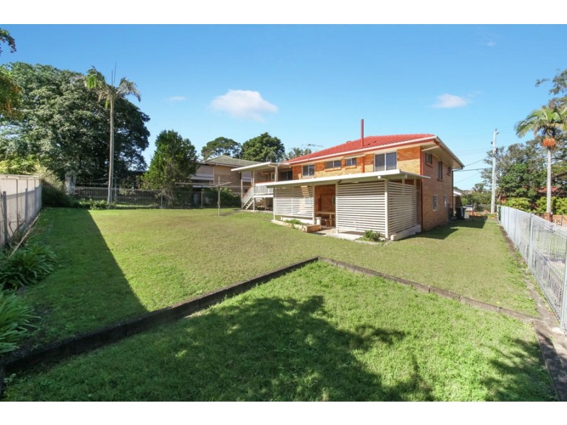 214 Broadwater Road, Mansfield QLD 4122