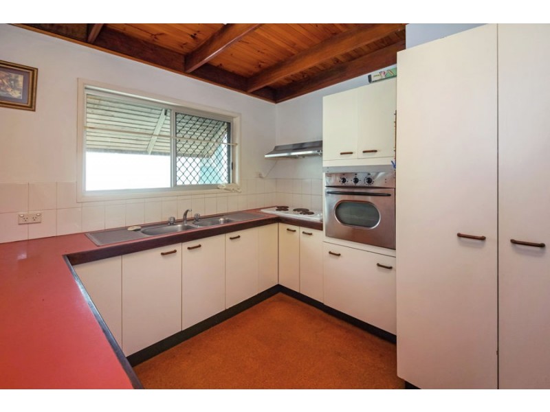 13 Glenora Street, Wynnum QLD 4178