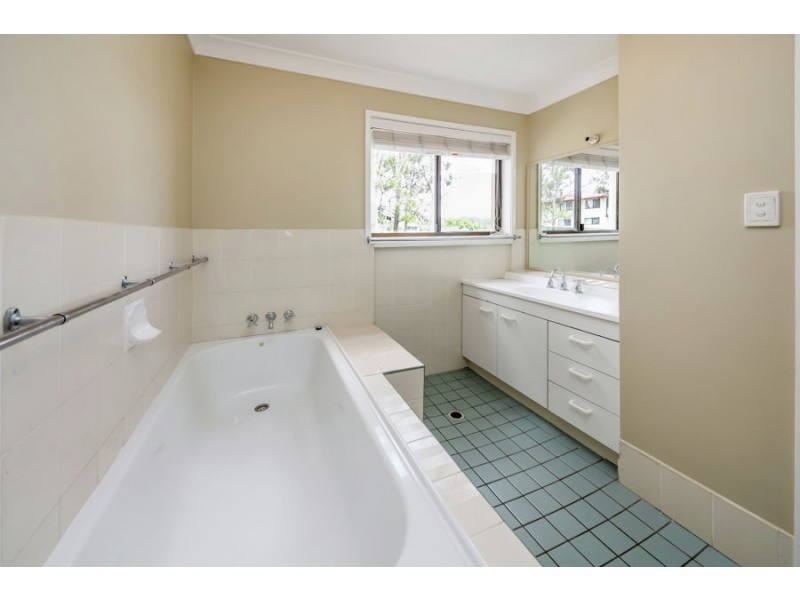 20 St Andrew Place, Wishart QLD 4122