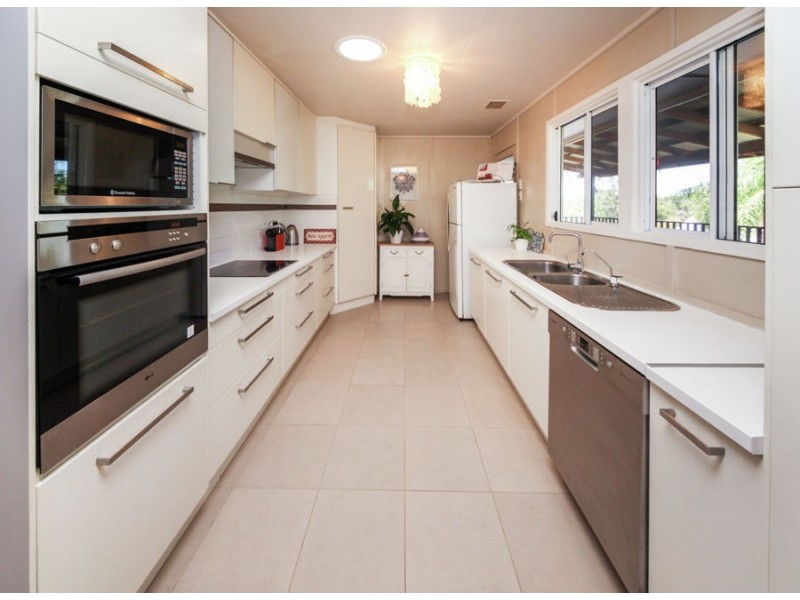 38 Arura Street, Mansfield QLD 4122