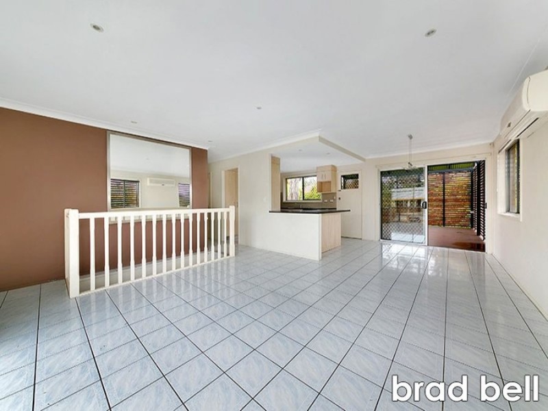 38 Dirkala Street, Mansfield QLD 4122
