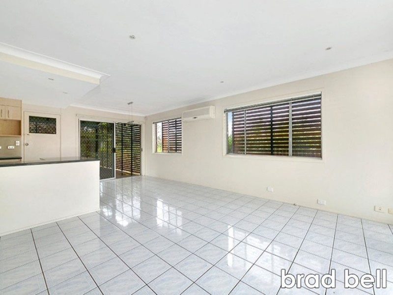 38 Dirkala Street, Mansfield QLD 4122
