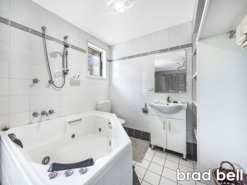 38 Dirkala Street, Mansfield QLD 4122