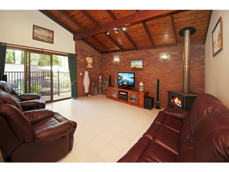 33 Brochet Street, Mansfield QLD 4122