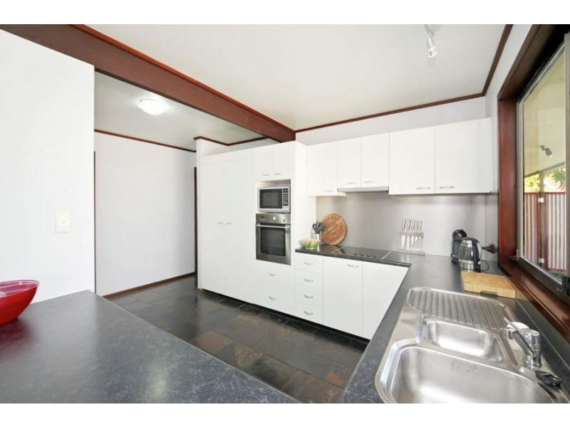 33 Brochet Street, Mansfield QLD 4122