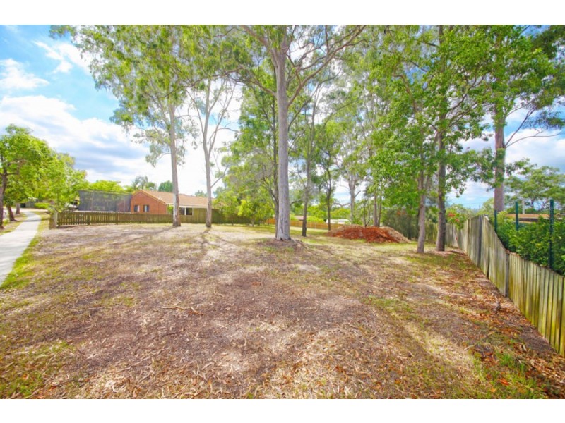 25 Eastwood Drive, Mansfield QLD 4122