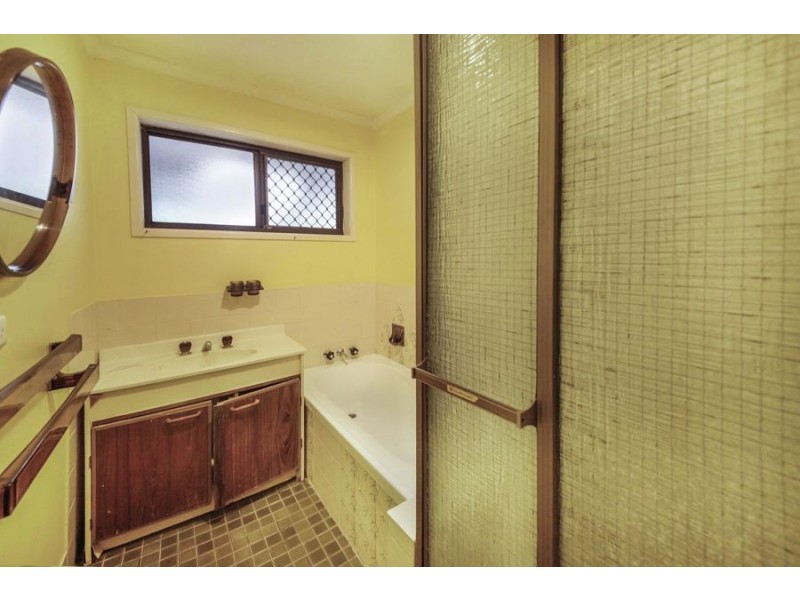 6 Avenell Street, Wishart QLD 4122