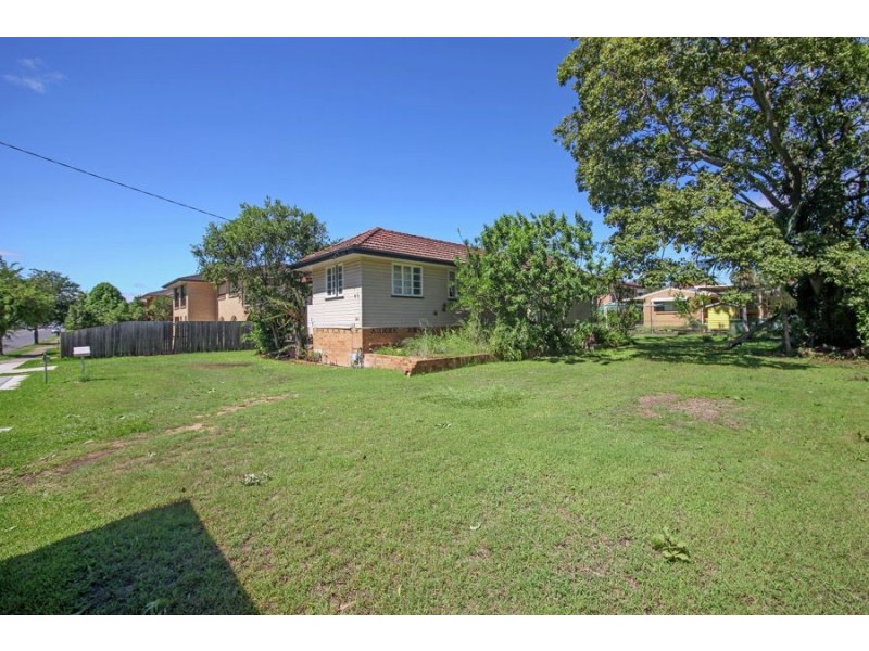 385 Broadwater Road, Mansfield QLD 4122