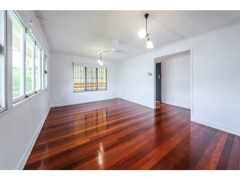 2 Wemvern Street, Upper Mount Gravatt QLD 4122