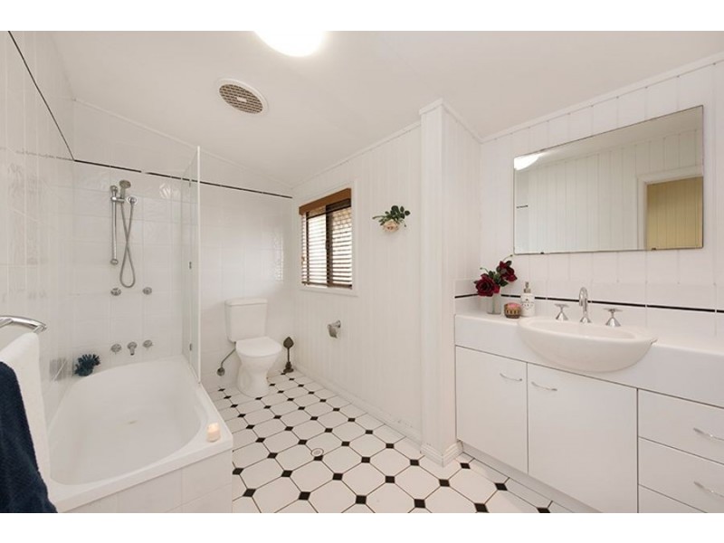 80 Abbotsleigh Street, Holland Park QLD 4121