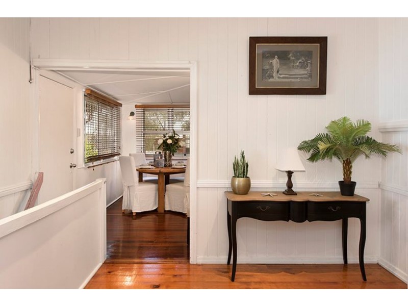 80 Abbotsleigh Street, Holland Park QLD 4121