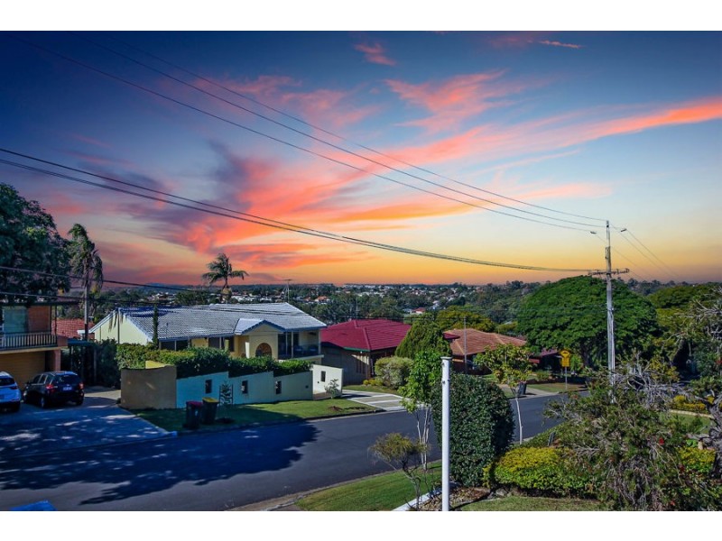 12 Koumala Street, Mansfield QLD 4122