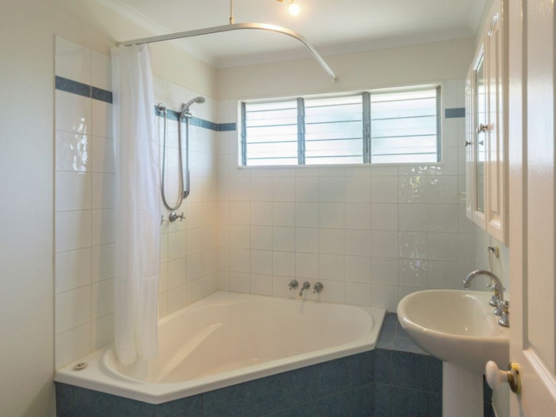 51 Bonneville Street, Holland Park West QLD 4121