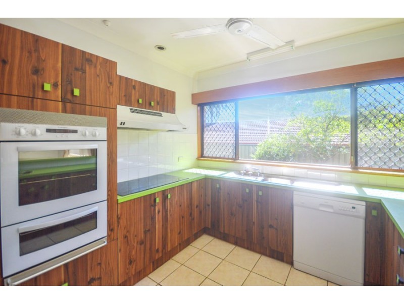 6 Carbora Street, Mansfield QLD 4122