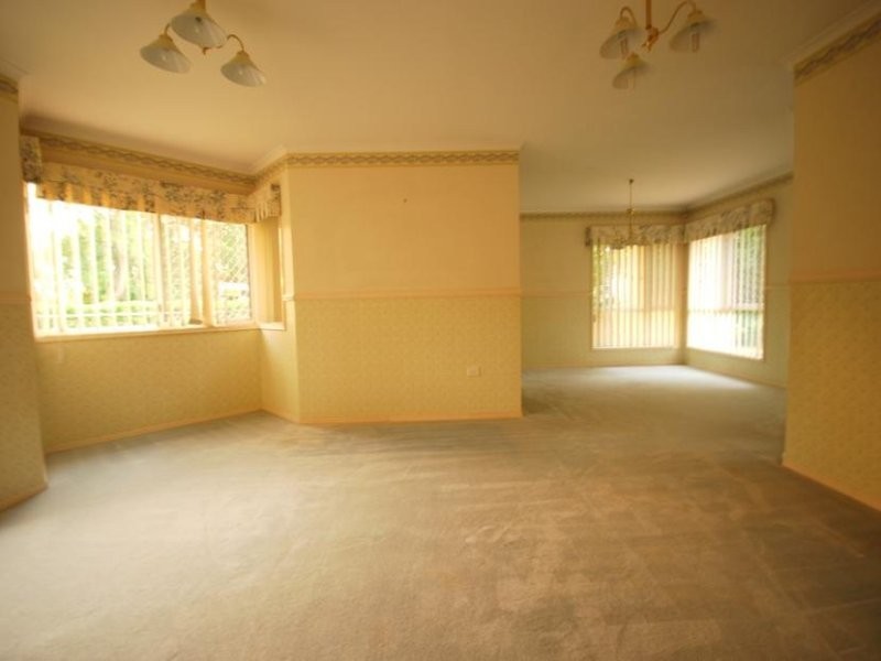 2 Rembrandt Way, Mackenzie QLD 4156