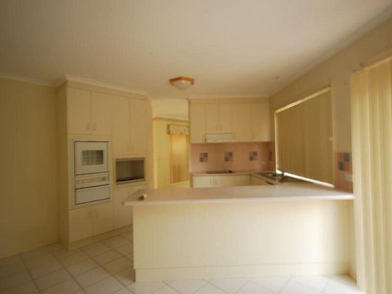 2 Rembrandt Way, Mackenzie QLD 4156