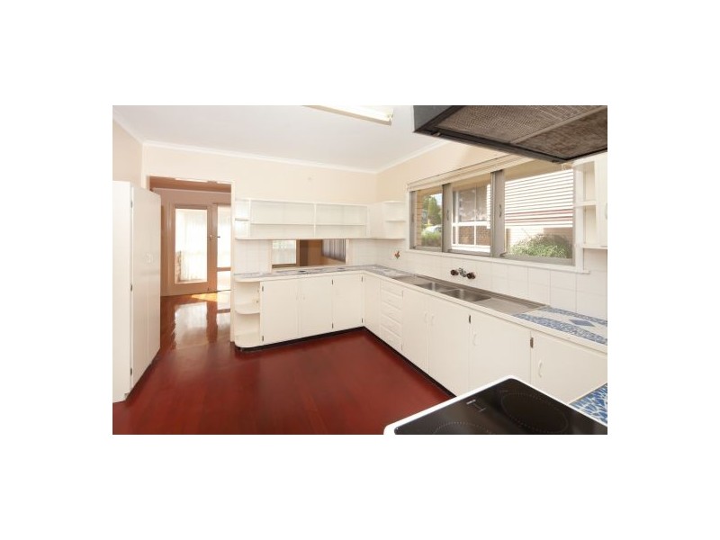 237 Broadwater Road, Mansfield QLD 4122