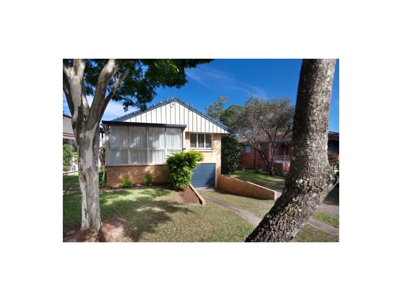 237 Broadwater Road, Mansfield QLD 4122