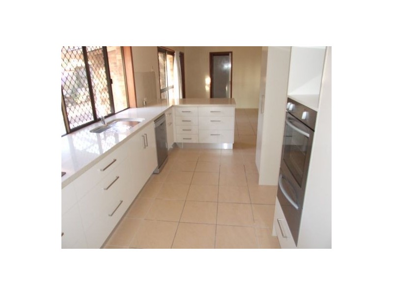 27 Orpheus St, Robertson QLD 4109