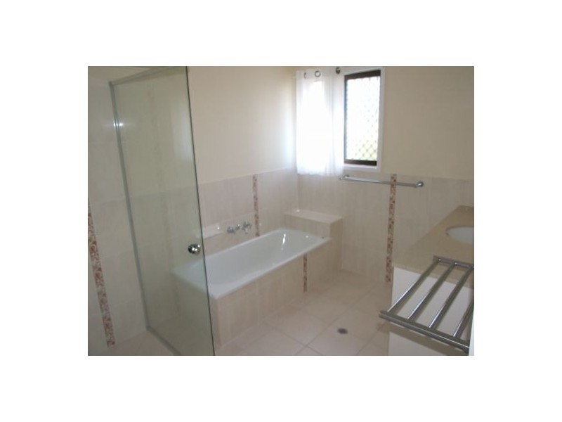 27 Orpheus St, Robertson QLD 4109