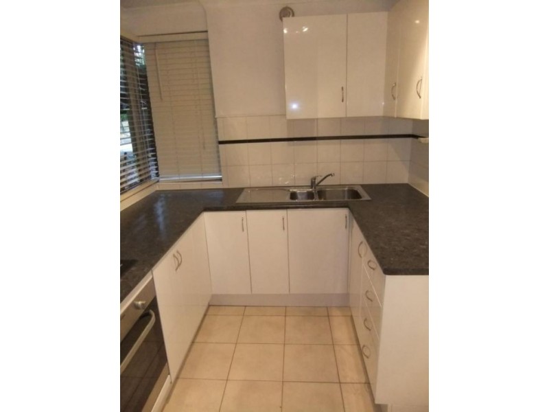 3/124 Sir Fred Schonell Dr, St Lucia QLD 4067