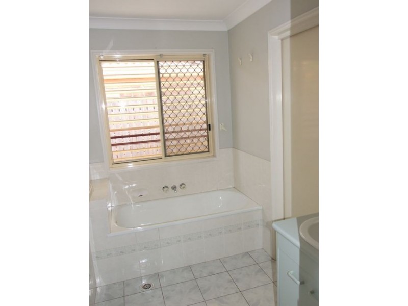 8 Larrell Close, Eight Mile Plains QLD 4113